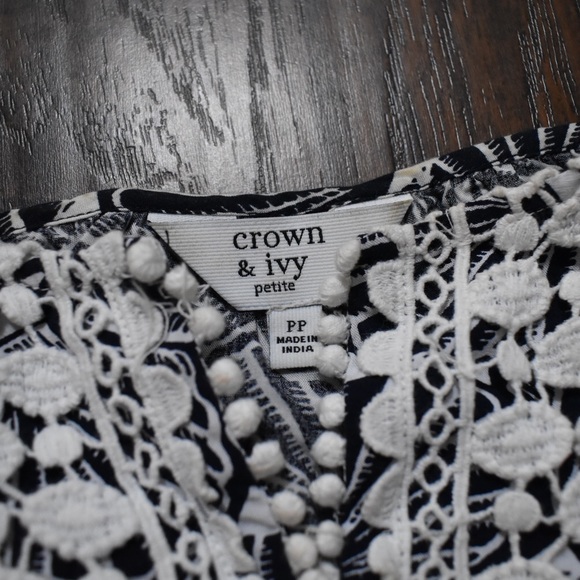 Crown and Ivy Seashell Lace peassnt Top 3/4 sleeve - Picture 2 of 4